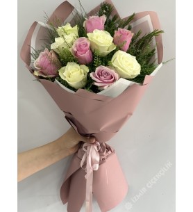 11 ADET PEMBE BEYAZ GÜL BUKETİ
